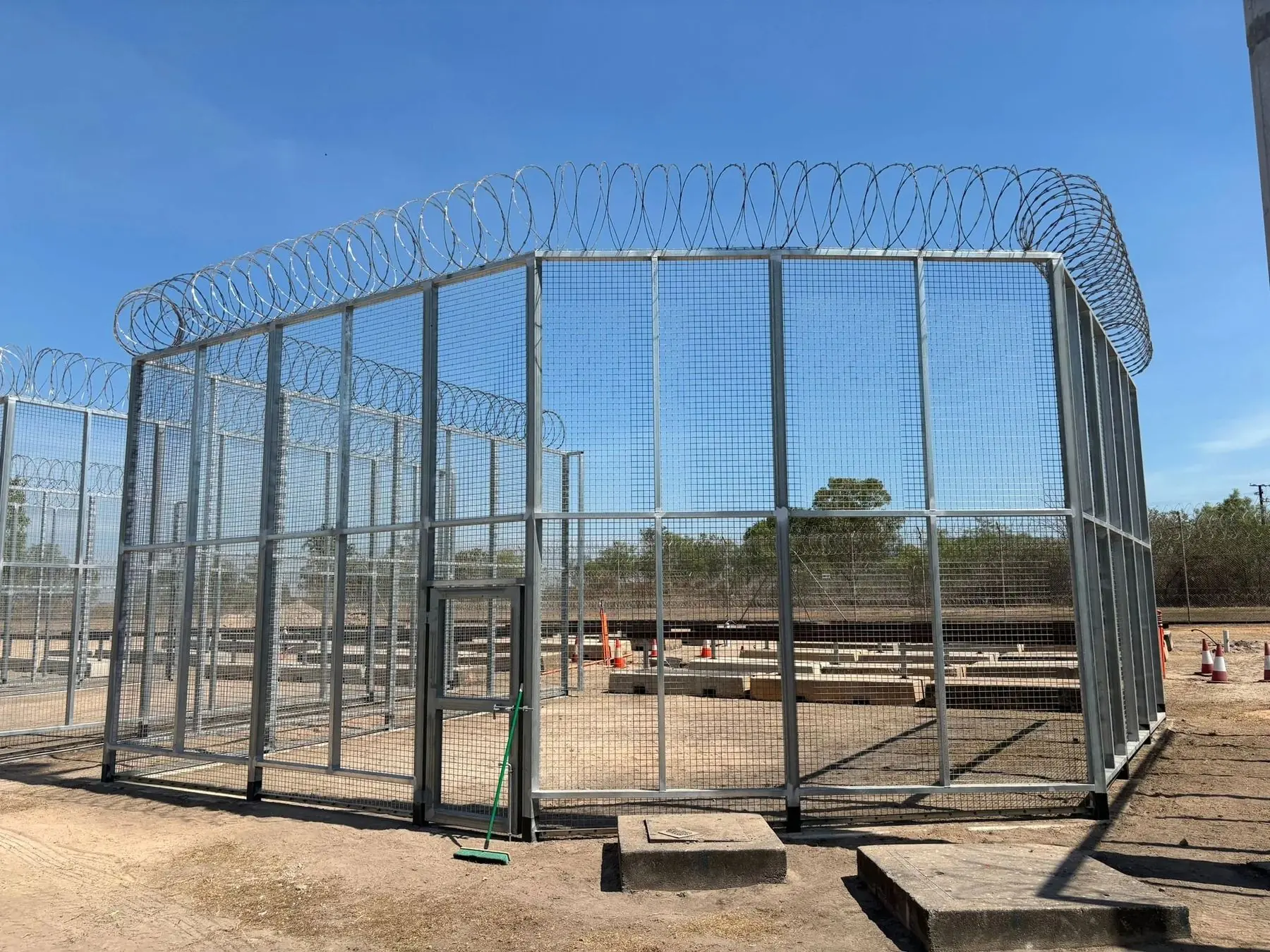 Steel mesh enclosure