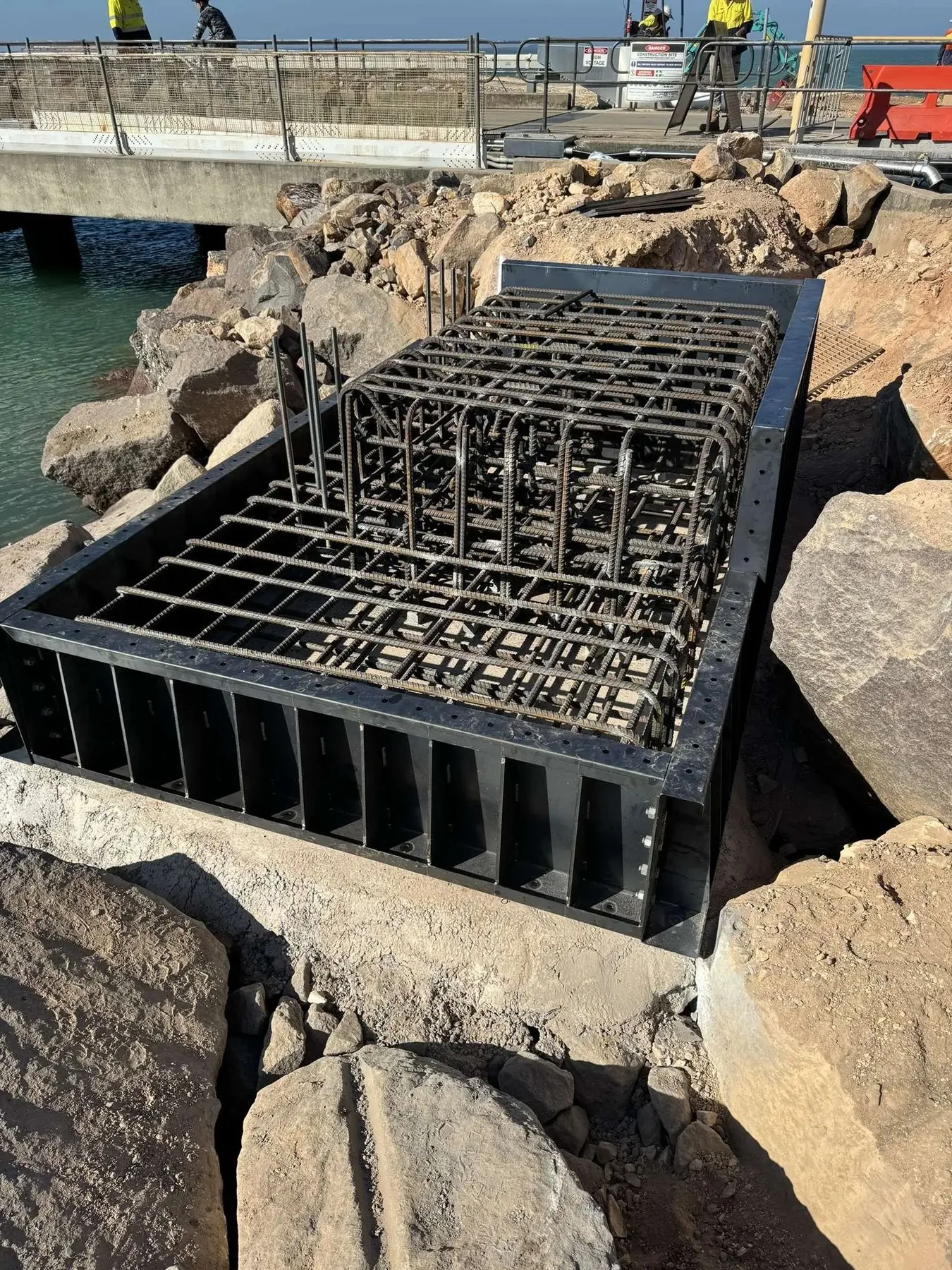 Formwork on the rock wall