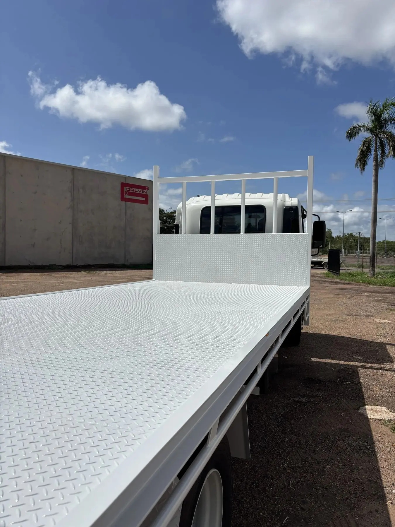 Checker-plate tray deck